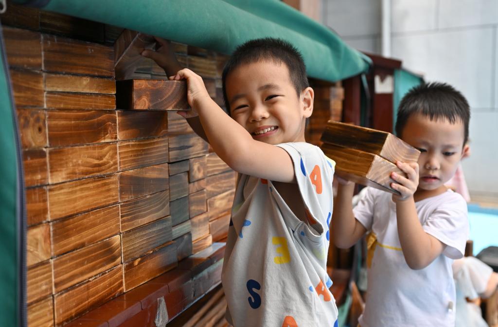 ?？冢菏钇谕泄転楹⒆?ldquo;托&rdquo;起精彩假期