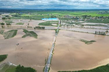 新華全媒+丨直擊吉林舒蘭搶險救援一線(xiàn)