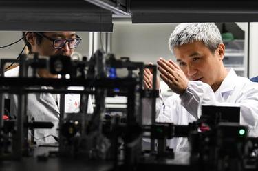 新華全媒+&middot;新時(shí)代中國調研行&middot;長(cháng)江篇丨一顆衛星&middot;兩座城市&middot;三重身份&mdash;&mdash;彭承志的量子故事