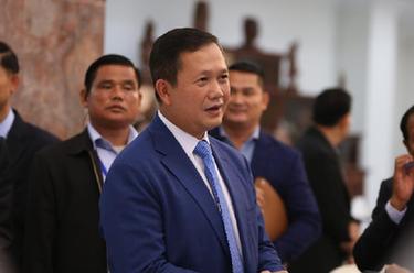 柬埔寨首相洪森會(huì )見(jiàn)新舊內閣成員