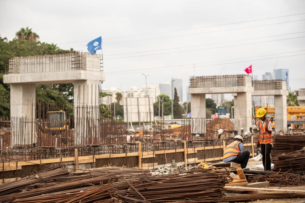 高溫下，特拉維夫輕軌建設正酣