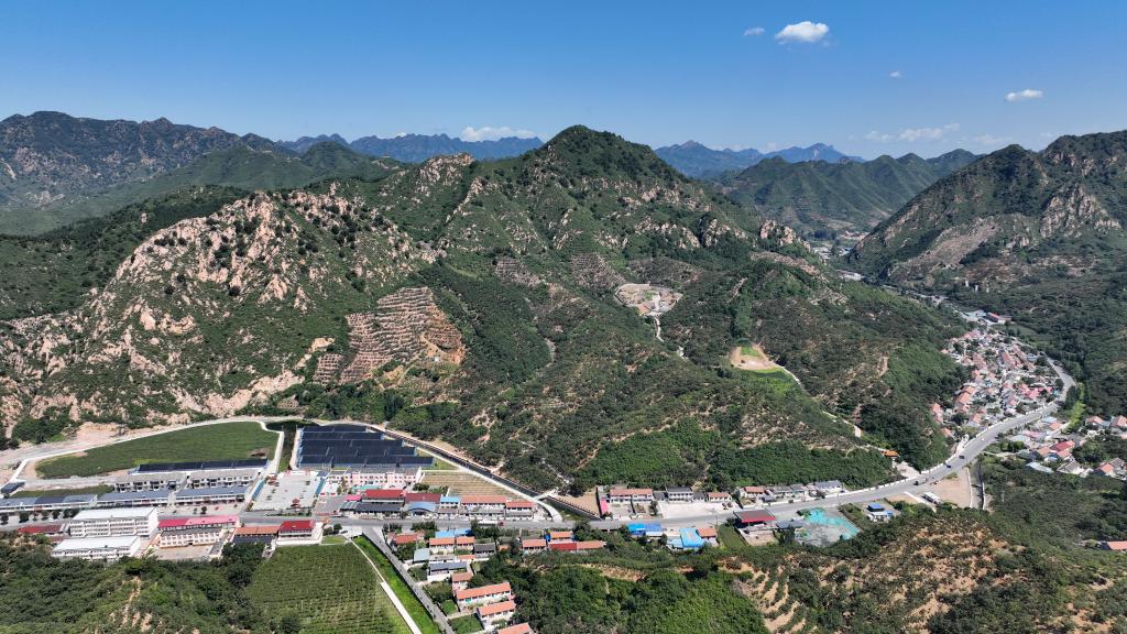 河北唐山：長(cháng)城腳下 小康村似&ldquo;珍珠鏈&rdquo;