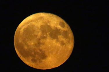 &ldquo;超級月亮&rdquo;現身安卡拉城堡上空