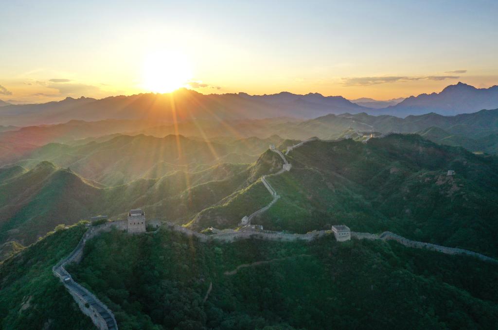 天空之眼瞰祖國&mdash;&mdash;萬(wàn)里長(cháng)城 金山獨秀