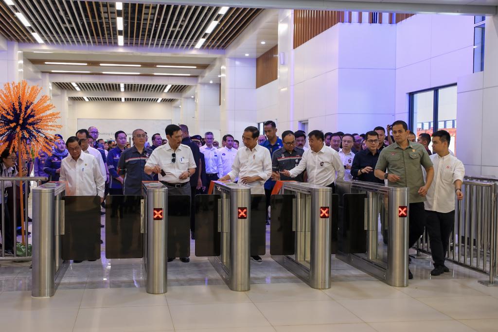 印尼總統首乘雅萬(wàn)高鐵：很平穩、很舒適