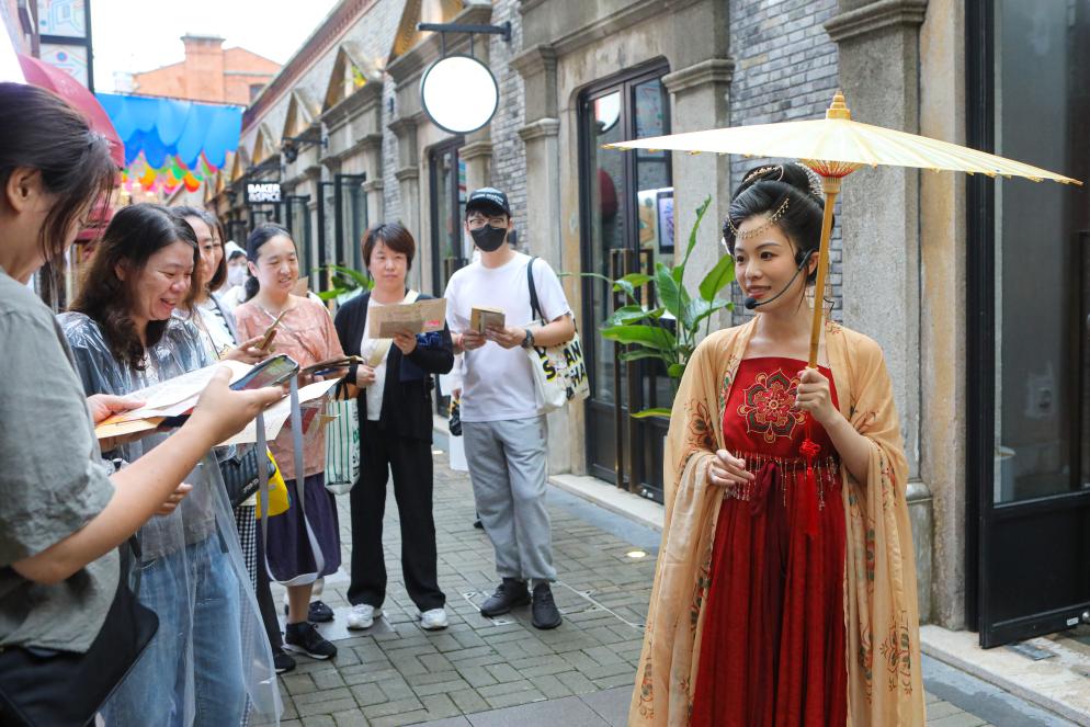 上海：&ldquo;月漾詩(shī)華&rdquo;中秋燈會(huì )持續亮燈