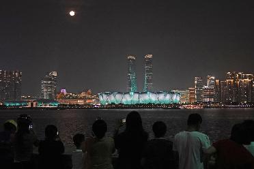 杭州亞運會(huì )｜滿(mǎn)月耀錢(qián)塘 亞運共團圓