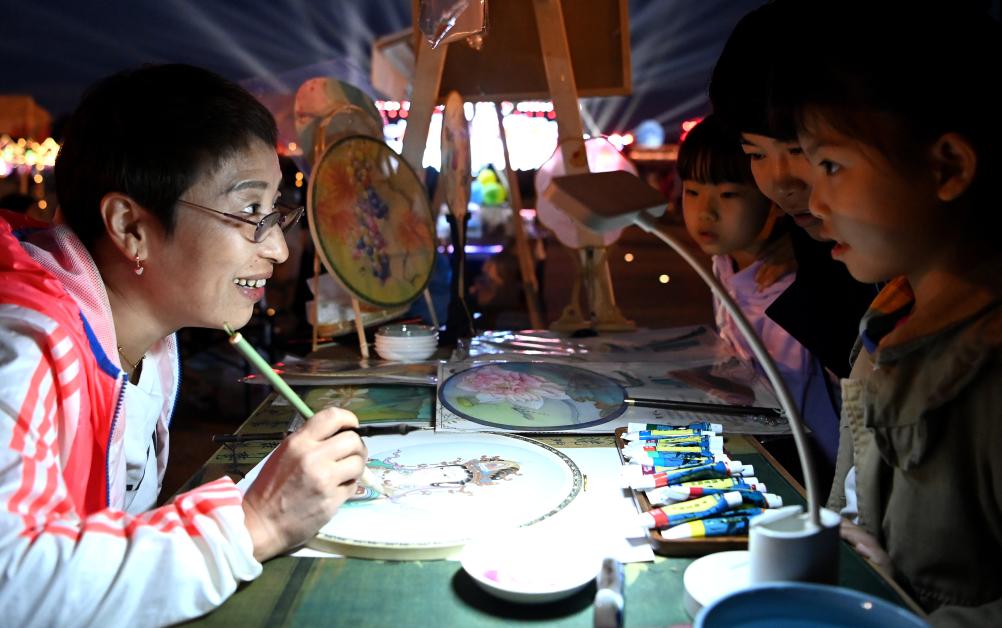 陜西西安：夜游&ldquo;千宮之宮&rdquo; 感受古今交融