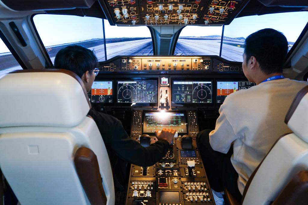 新華全媒+丨看得見(jiàn)、摸得著(zhù)、可互動(dòng)&mdash;&mdash;在科普產(chǎn)品博覽會(huì )上感受科技魅力