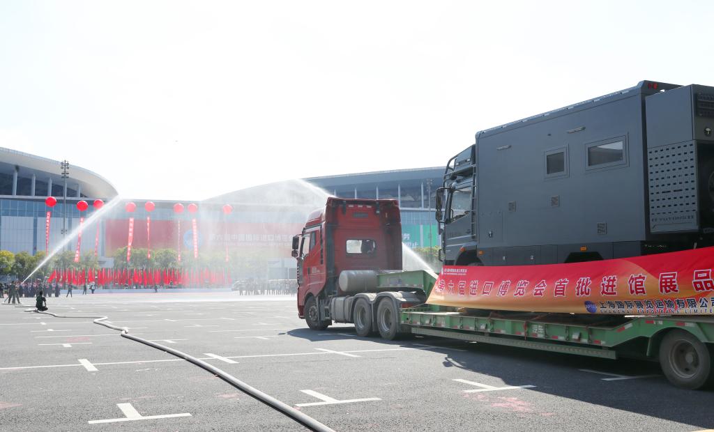 新華全媒+丨第六屆進(jìn)博會(huì )首批展品進(jìn)館