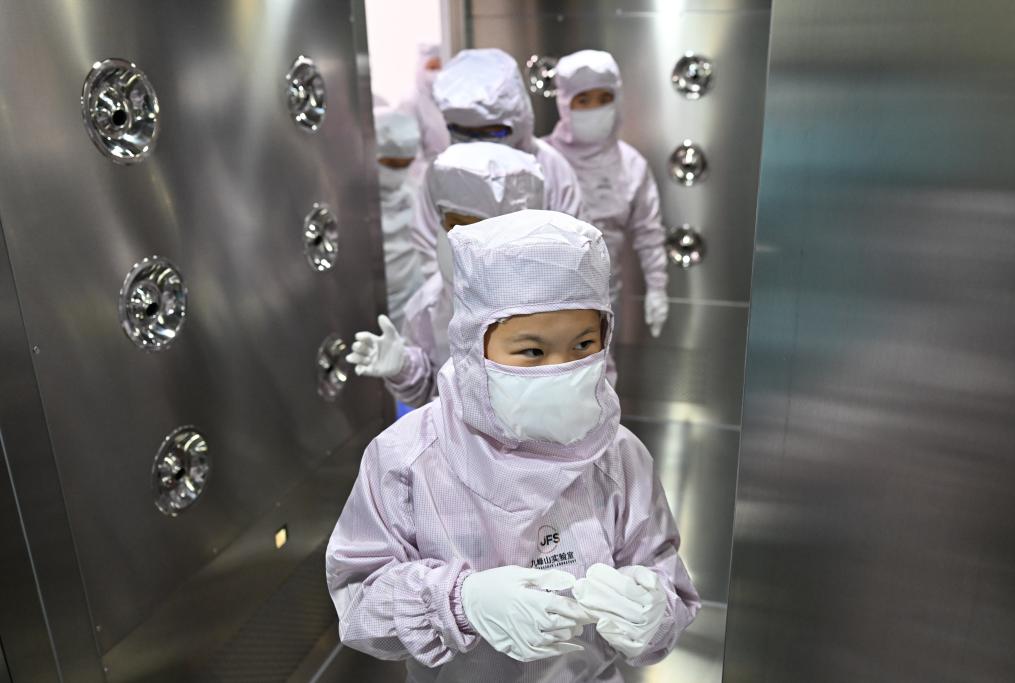 武漢小學(xué)生走進(jìn)&ldquo;好奇芯課堂&rdquo;