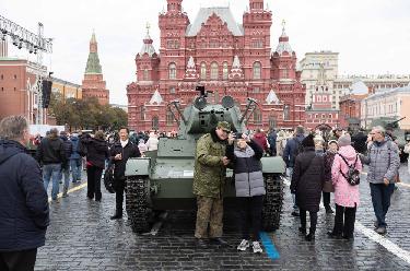 俄羅斯舉行1941年紅場(chǎng)閱兵式紀念活動(dòng)