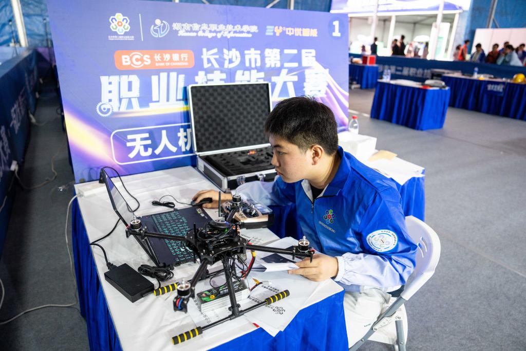 湖南長(cháng)沙：&ldquo;能工巧匠&rdquo;大比武