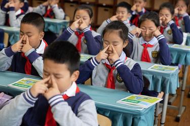 成都：&ldquo;明眸皓齒&rdquo;行動(dòng)保障未成年人眼口健康