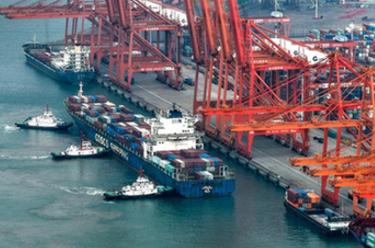 新華全媒＋丨碧海藍灣涌&ldquo;金浪&rdquo;&mdash;&mdash;廣西向海經(jīng)濟之欽州港