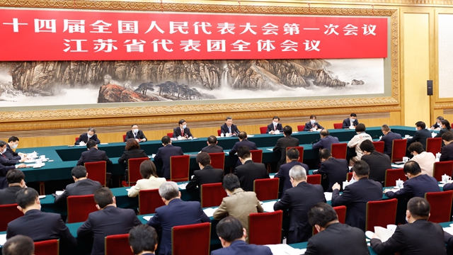 習近平：真正把青少年培養成為擁有&ldquo;四個(gè)自信&rdquo;的孩子