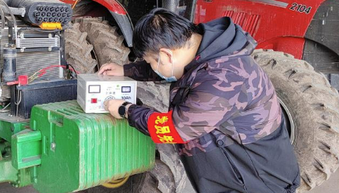 希望的田野上，有他們奔忙的身影