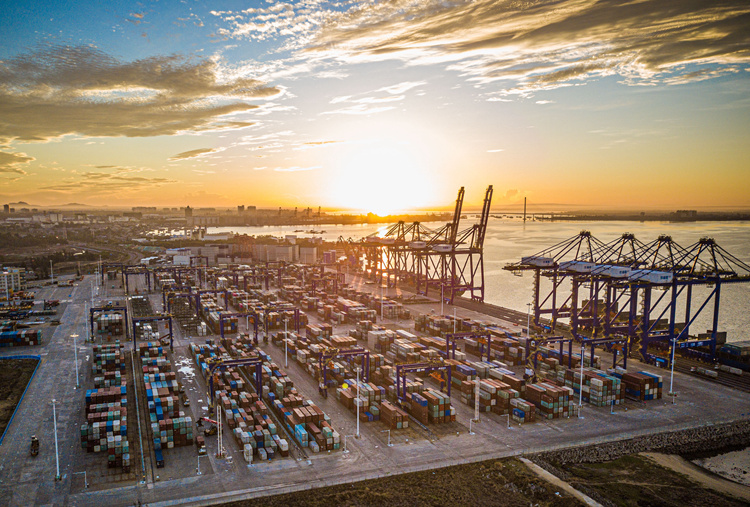 鐘華論：彪炳史冊的偉大成就，堅如磐石的中流砥柱