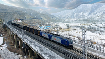 &ldquo;巨龍&rdquo;奔騰帶去光和熱 千里走&ldquo;大秦&rdquo;看能源保供