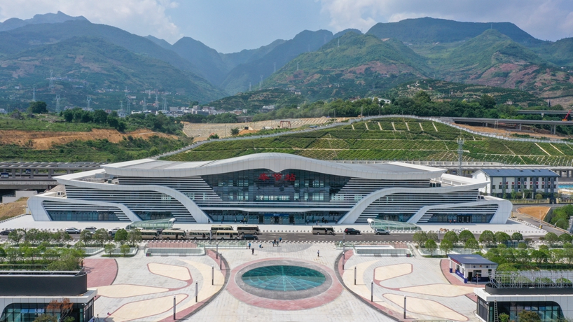 千里鄭渝一&ldquo;線(xiàn)&rdquo;牽&mdash;&mdash;鄭渝高鐵為中西部發(fā)展&ldquo;加速&rdquo;