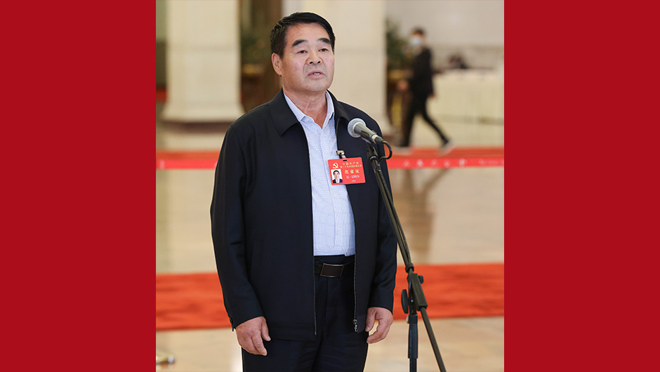 廷&middot;巴特爾代表接受采訪(fǎng)