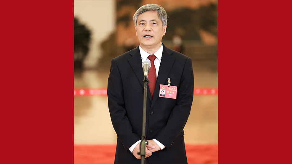 謝春濤代表接受采訪(fǎng)