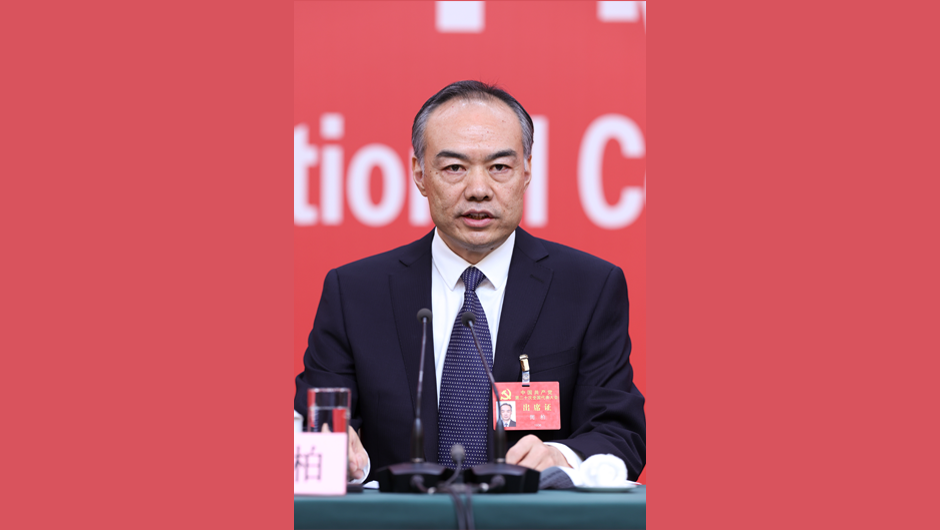 訚柏在記者招待會(huì )上