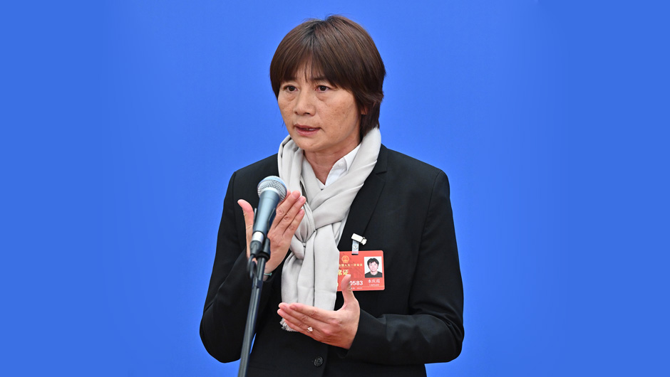 全國人大代表水慶霞接受媒體采訪(fǎng)