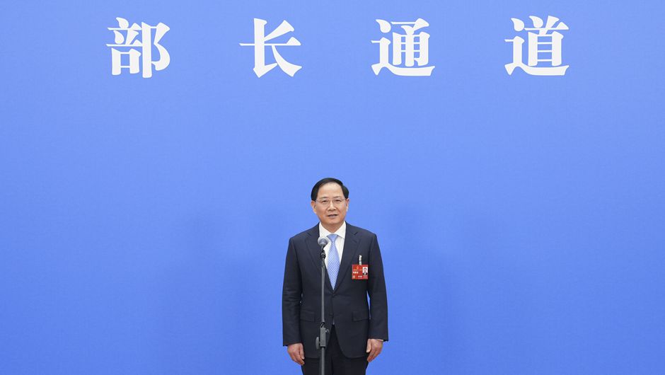 工業(yè)和信息化部部長(cháng)金壯龍接受媒體采訪(fǎng)