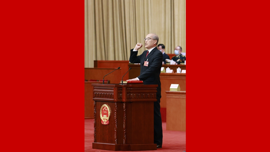 最高人民法院院長(cháng)張軍進(jìn)行憲法宣誓