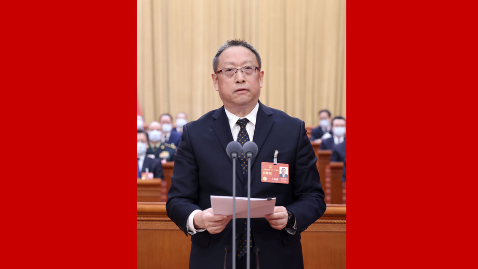 鄭建邦主持十四屆全國人大一次會(huì )議第五次全體會(huì )議