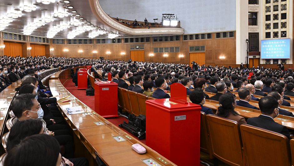 十四屆全國人大一次會(huì )議舉行第五次全體會(huì )議