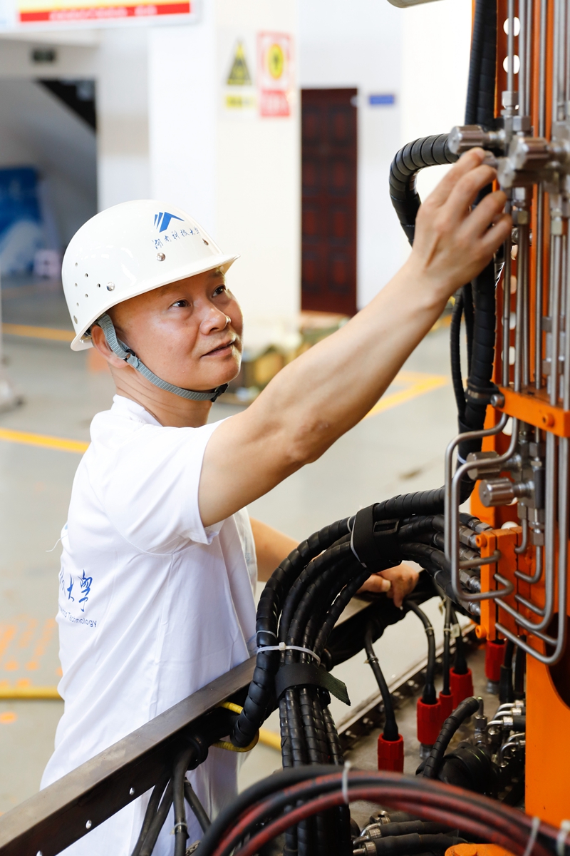 鉆下&ldquo;中國孔&rdquo;：向海圖強！ &mdash;&mdash;記湖南科技大學(xué)海洋實(shí)驗室主任萬(wàn)步炎