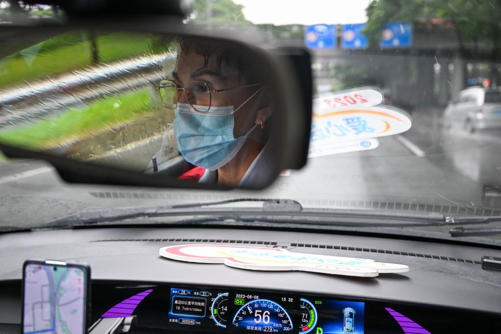 新華全媒＋｜20載，用愛(ài)守護高考前的最后一段路