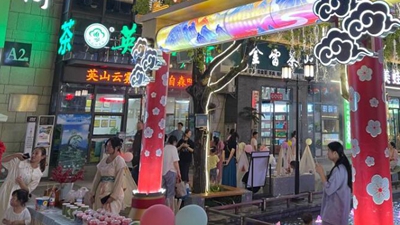 &ldquo;鬧&rdquo;中有序、提振消費信心&mdash;&mdash;湖北黃岡東坡夜市見(jiàn)聞