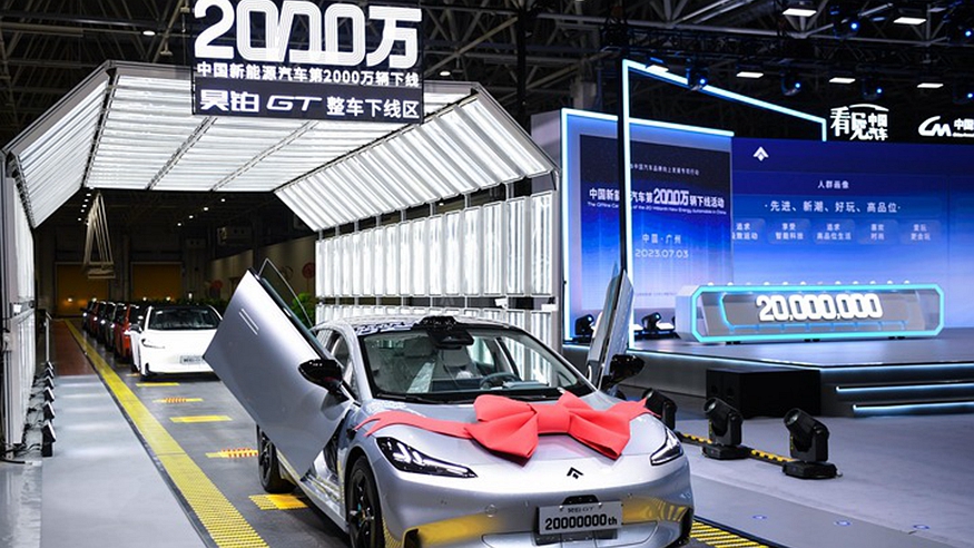 超3000萬(wàn)輛！中國&ldquo;小車(chē)輪&rdquo;駛出新高度