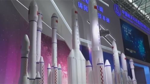 廣東珠海 第十三屆中國航展開(kāi)幕：記者帶您逛航展&mdash;&mdash;走！去航天館&ldquo;尋寶&rdquo;！