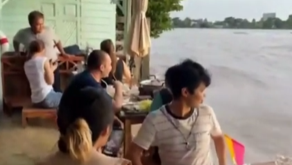 因禍得福 泰國&ldquo;泡水&rdquo;餐廳生意火爆