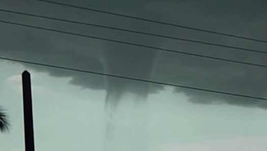 古巴海岸出現罕見(jiàn)&ldquo;水龍卷&rdquo;現象