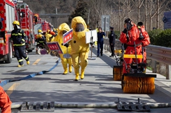 陜西漢中舉行?；返缆方煌ㄊ鹿蕬本仍菥? /></a></p>
<p class=