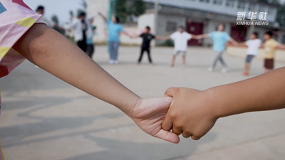 安徽阜陽(yáng)：志愿者點(diǎn)亮孩子們的&ldquo;七彩假期&rdquo;