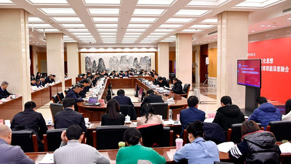 2023年新華社新聞學(xué)術(shù)年會(huì )召開(kāi)，主題為“深入學(xué)習貫徹習近平文化思想，加快推進(jìn)喉舌耳目智庫職能深度融合”